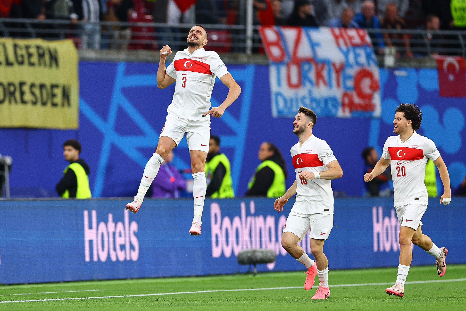 Turcja pogrążyła Austrię! Dublet obrońcy dał awans [WIDEO]