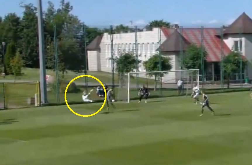 Ależ to mógł być gol! Kosmiczny strzał piłkarza Ekstraklasy [WIDEO]