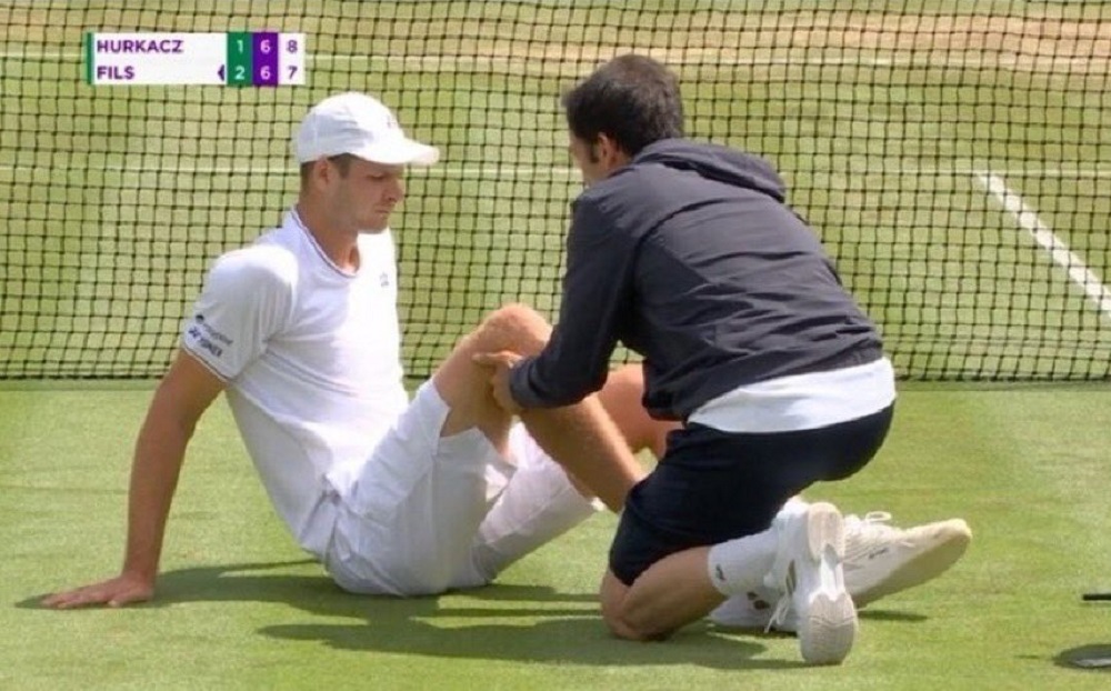 Dramat Huberta Hurkacza! Polak poddał mecz na Wimbledonie [WIDEO]