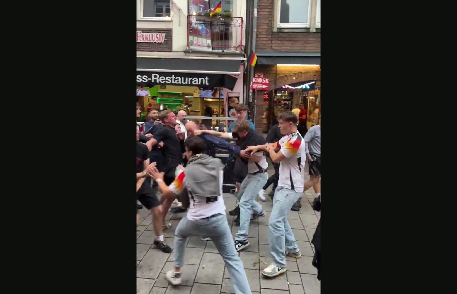 Zadyma po porażce Niemców! W roli głównej... Anglicy [WIDEO]