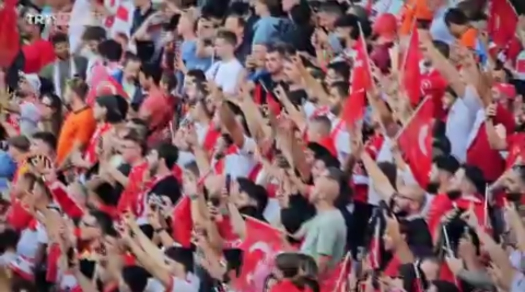 Skandal na EURO! Kibice Turcji naprawdę to zrobili! [WIDEO]