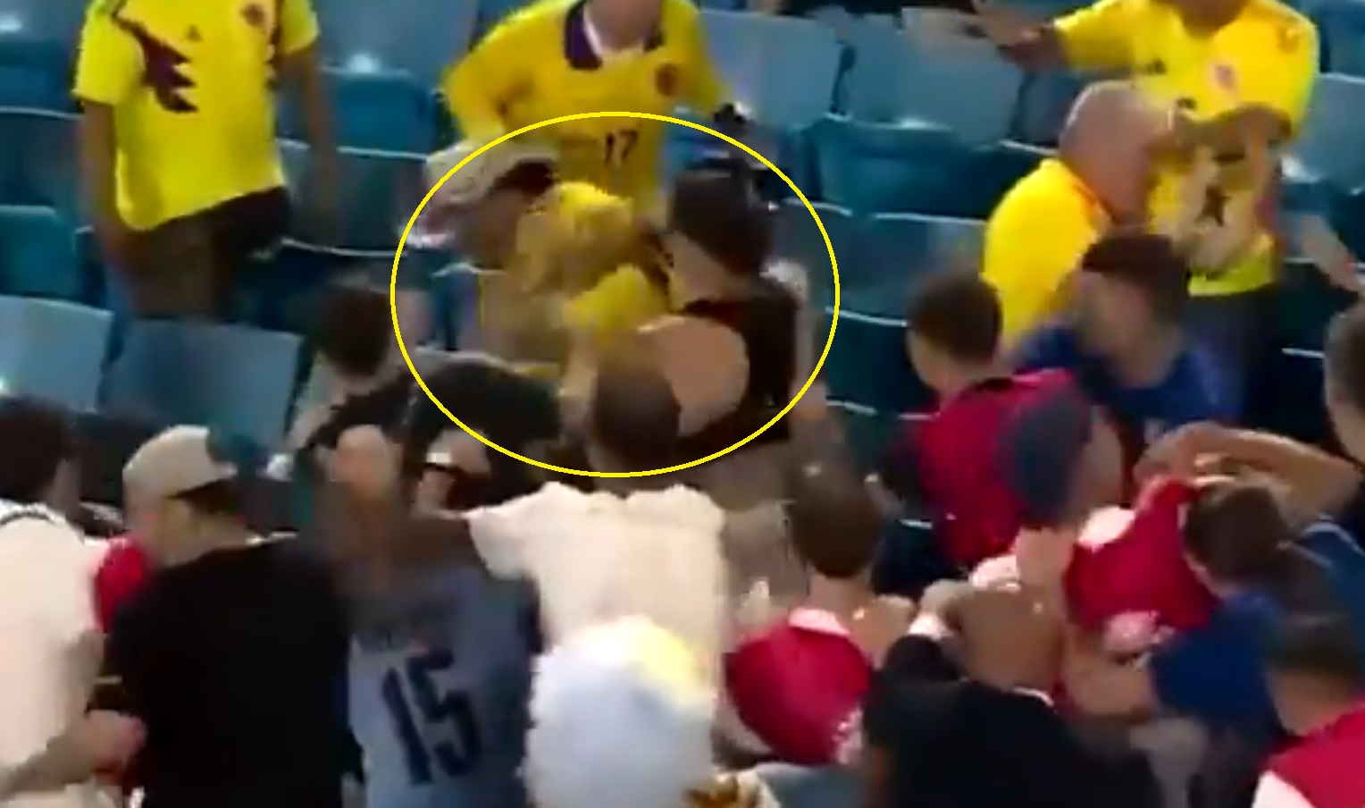Gigantyczny skandal na Copa America! Gwiazdor Urugwaju pobił się z kibicami! [WIDEO]