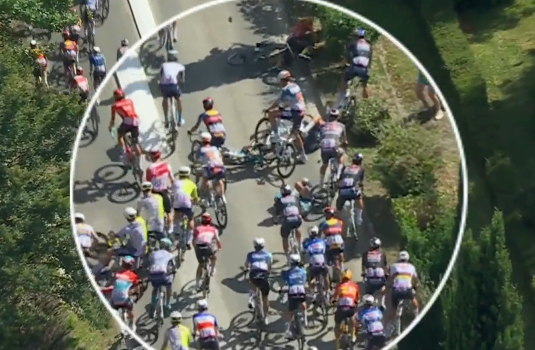 Dramat znanego kolarza. Przez kraksę nie wygra Tour de France [WIDEO]