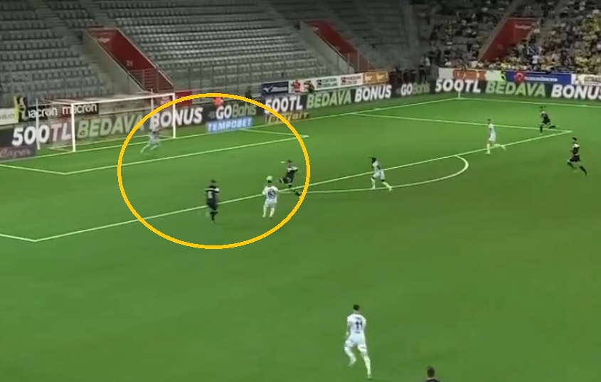 Szalony debiut Mourinho. Już było fatalnie, wtem Szymański! [WIDEO]