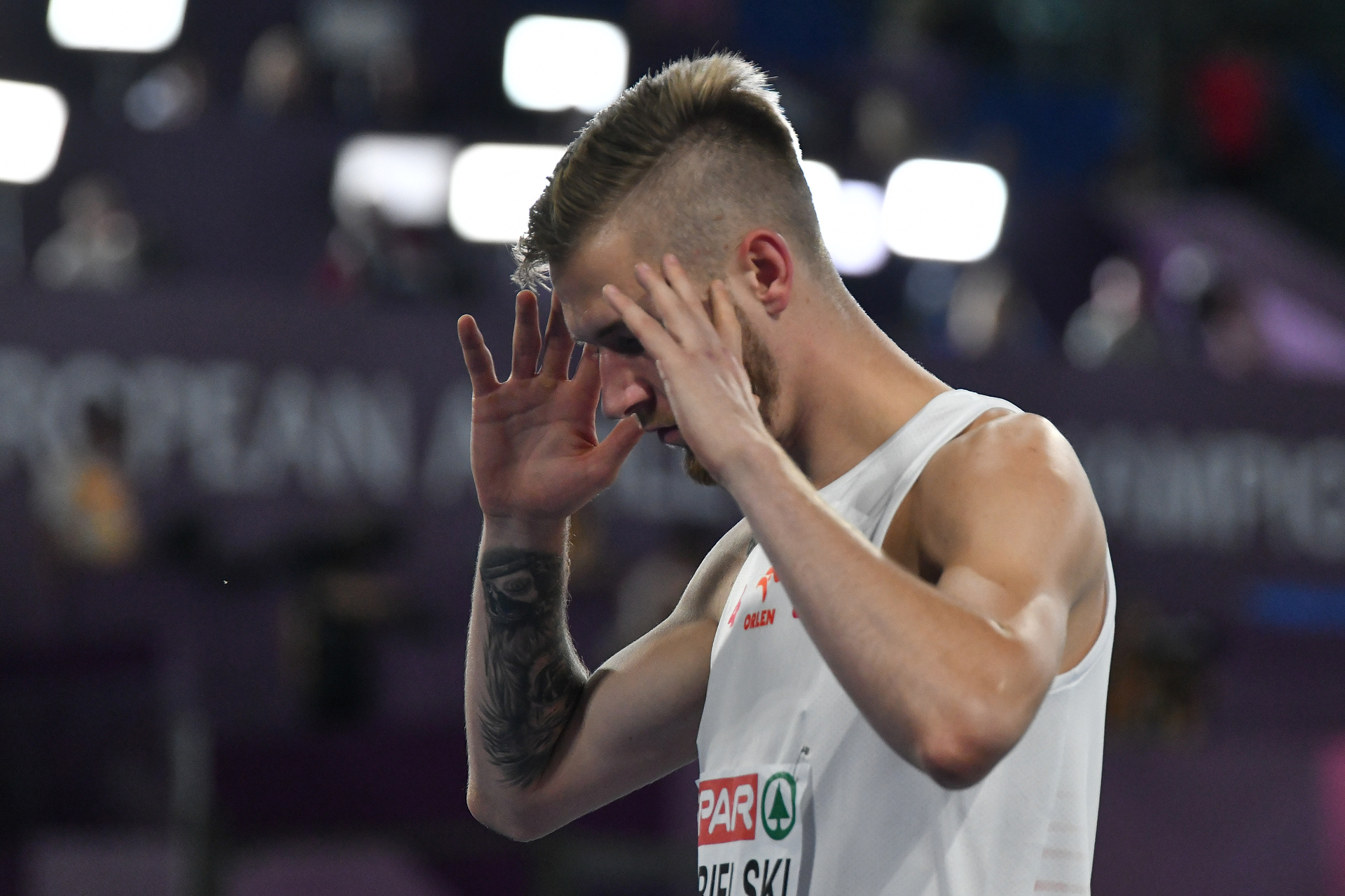 Polski skoczek zdyskwalifikowany! Odebrano mu złoty medal