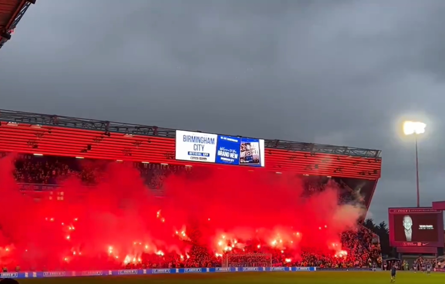 Trybuny zapłonęły! Szalone sceny w sparingu słynnego klubu [WIDEO]