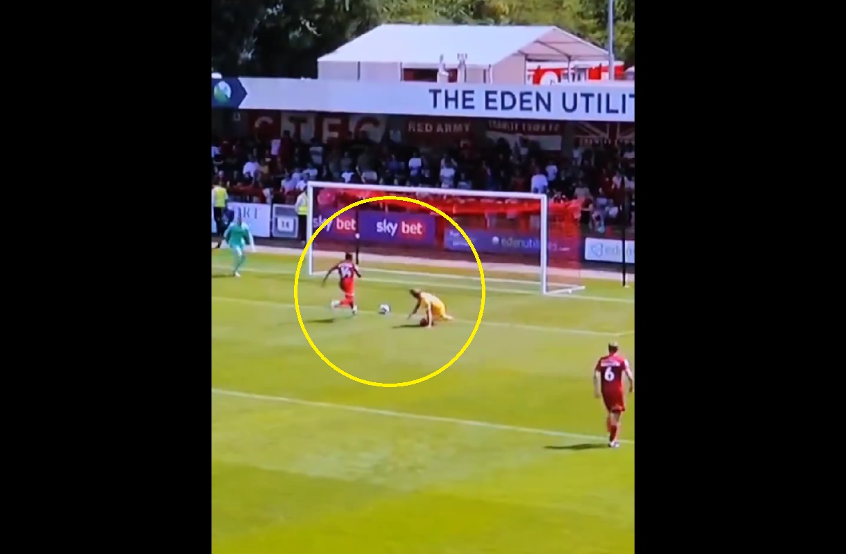 Co za farfocel. Najłatwiej strzelony gol roku [WIDEO]