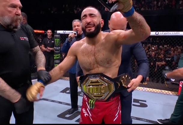Mistrz UFC stracił pas! Pierwsza porażka od ośmiu lat [WIDEO]