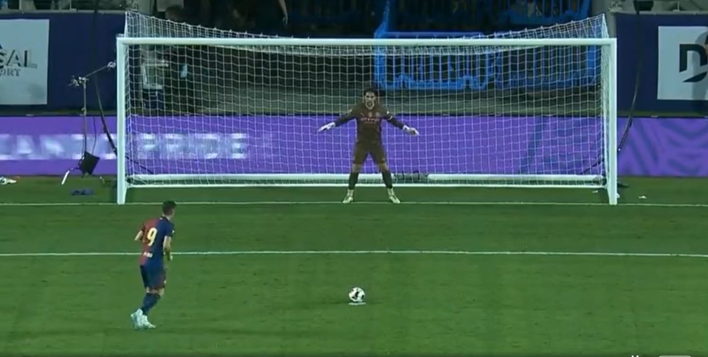 Barcelona lepsza od City! Lewandowski wykorzystał karnego [WIDEO]