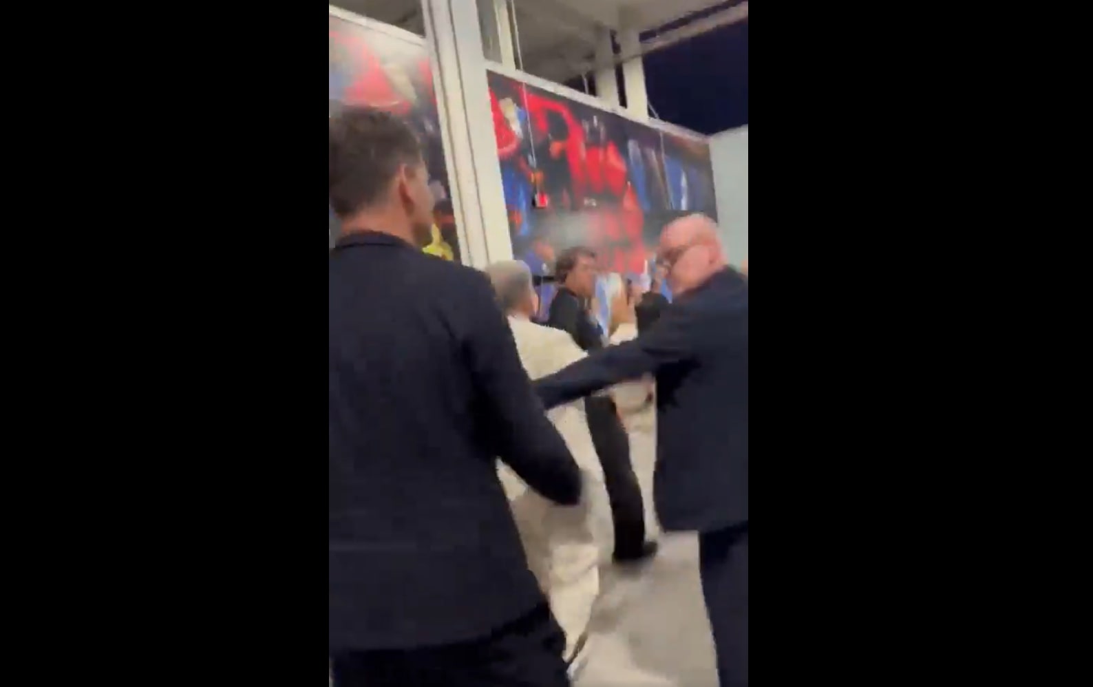 Kibice Barcelony błagają o transfer gwiazdy! Niesamowite [WIDEO]