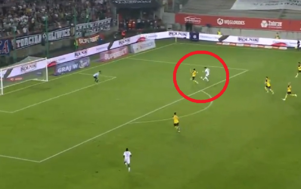 Pogoń pogrążona przez swojego byłego piłkarza. Co za gol! [WIDEO]