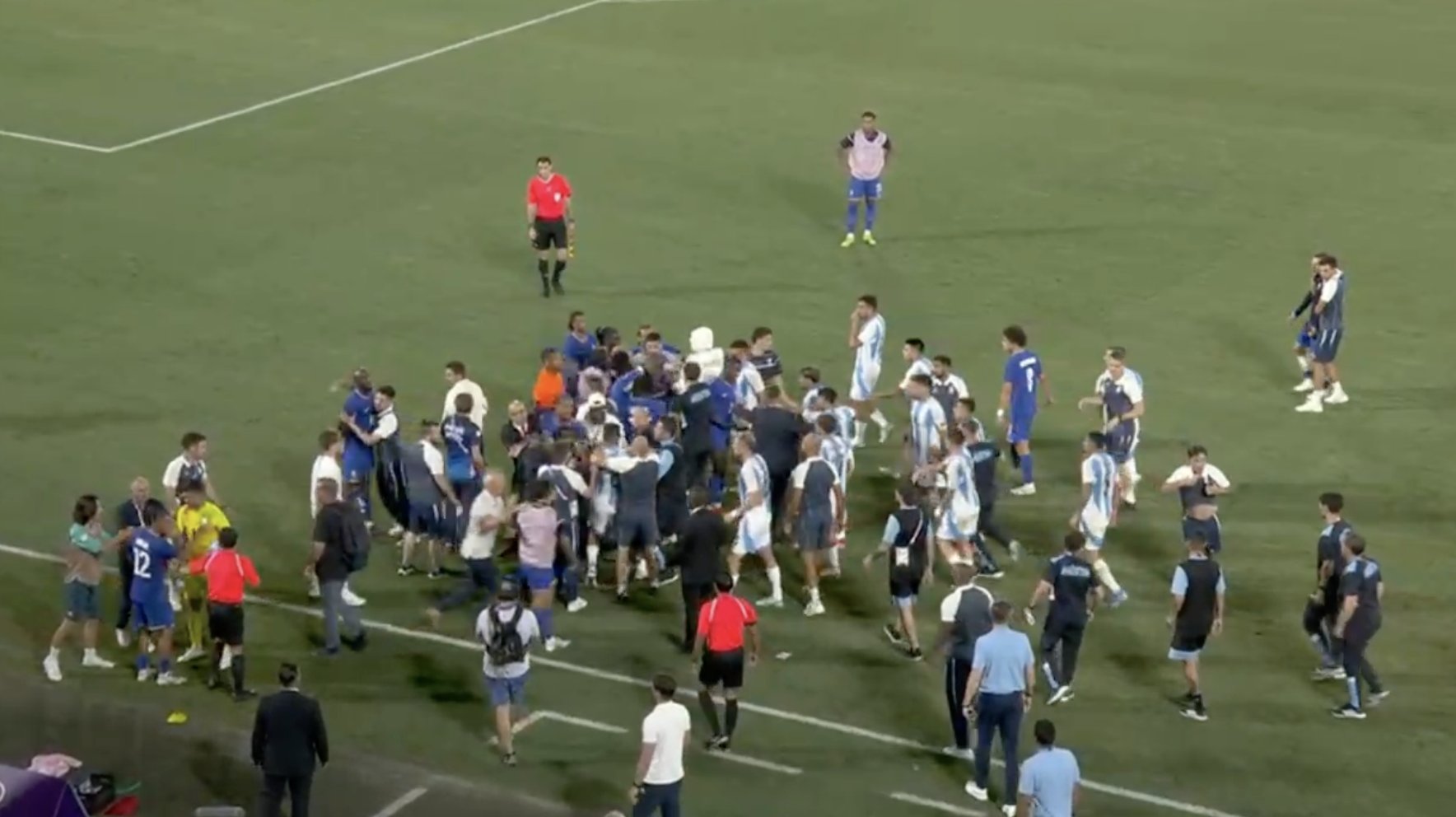 Zadyma po ćwierćfinale igrzysk! Francuzi i Argentyńczycy rzucili się na siebie [WIDEO]