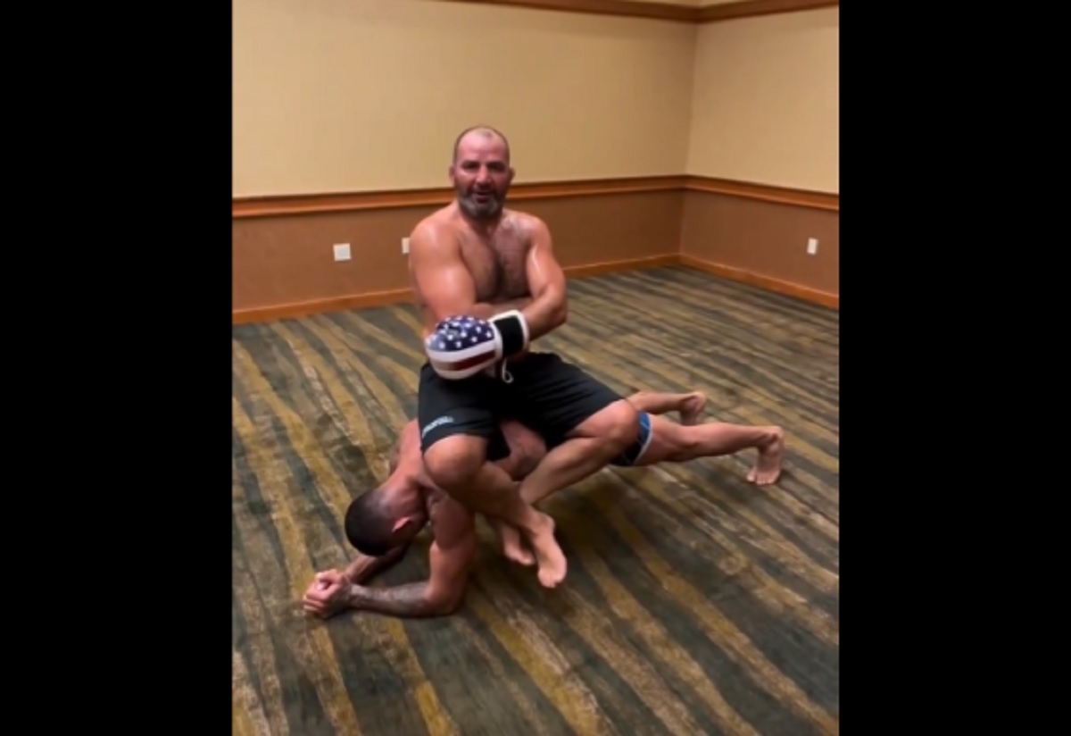 Ogromna siła mistrza UFC. Zdumiewający popis [WIDEO]