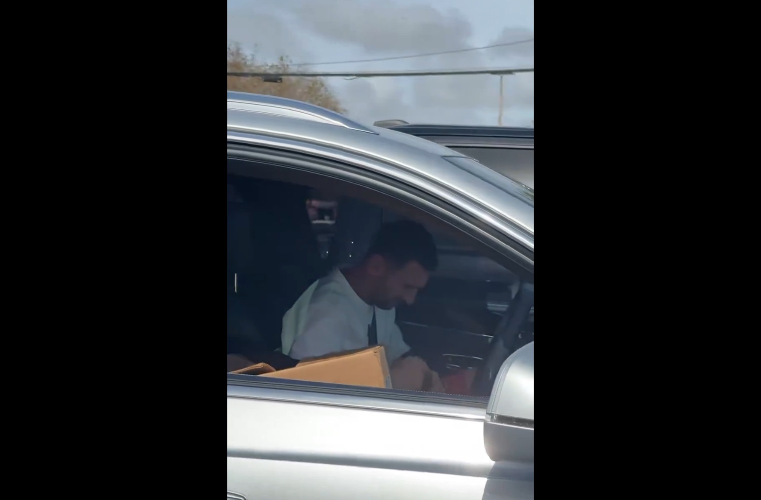 Stanął w korku, a tam Messi. Nawet się nie zawahał [WIDEO]