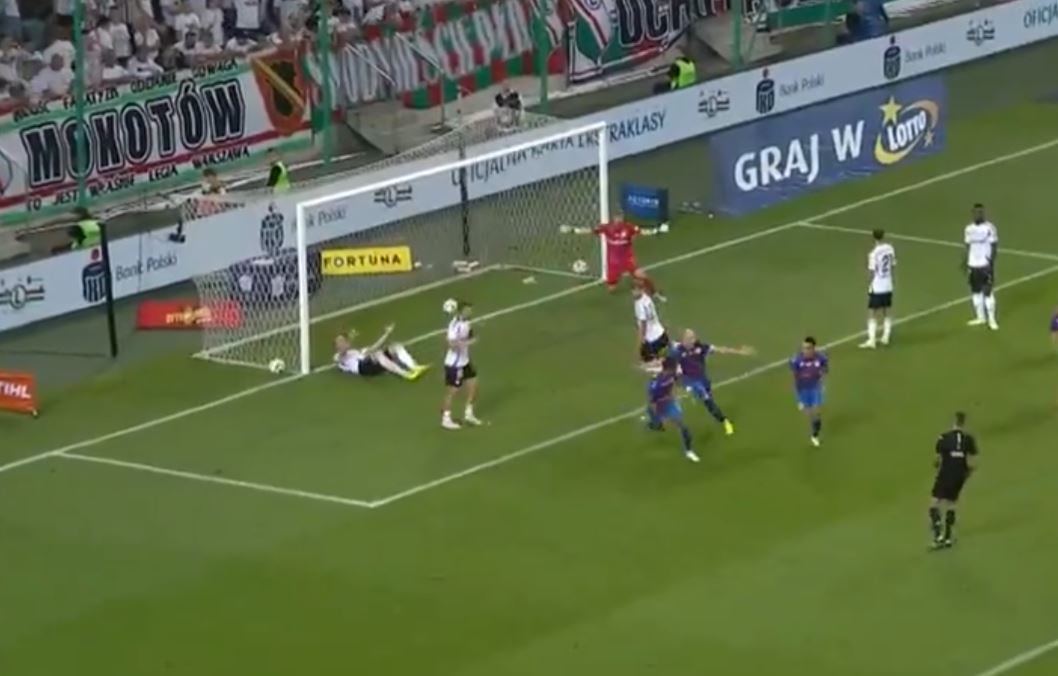 Piast pokonał Legię! Fatalny błąd Pankova przesądził o wyniku! [WIDEO]