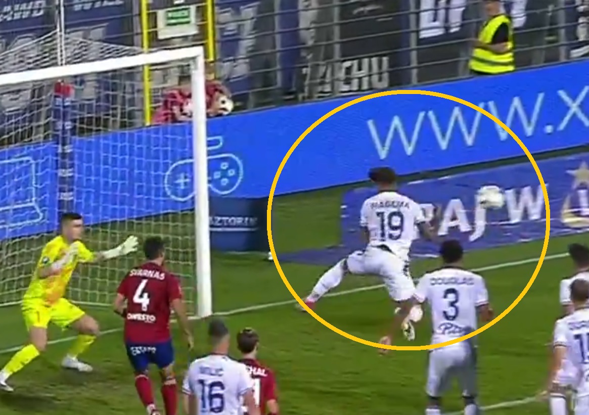 Komediowe złoto. Piłkarz Lecha zrobił wszystko, aby nie strzelić gola [WIDEO]