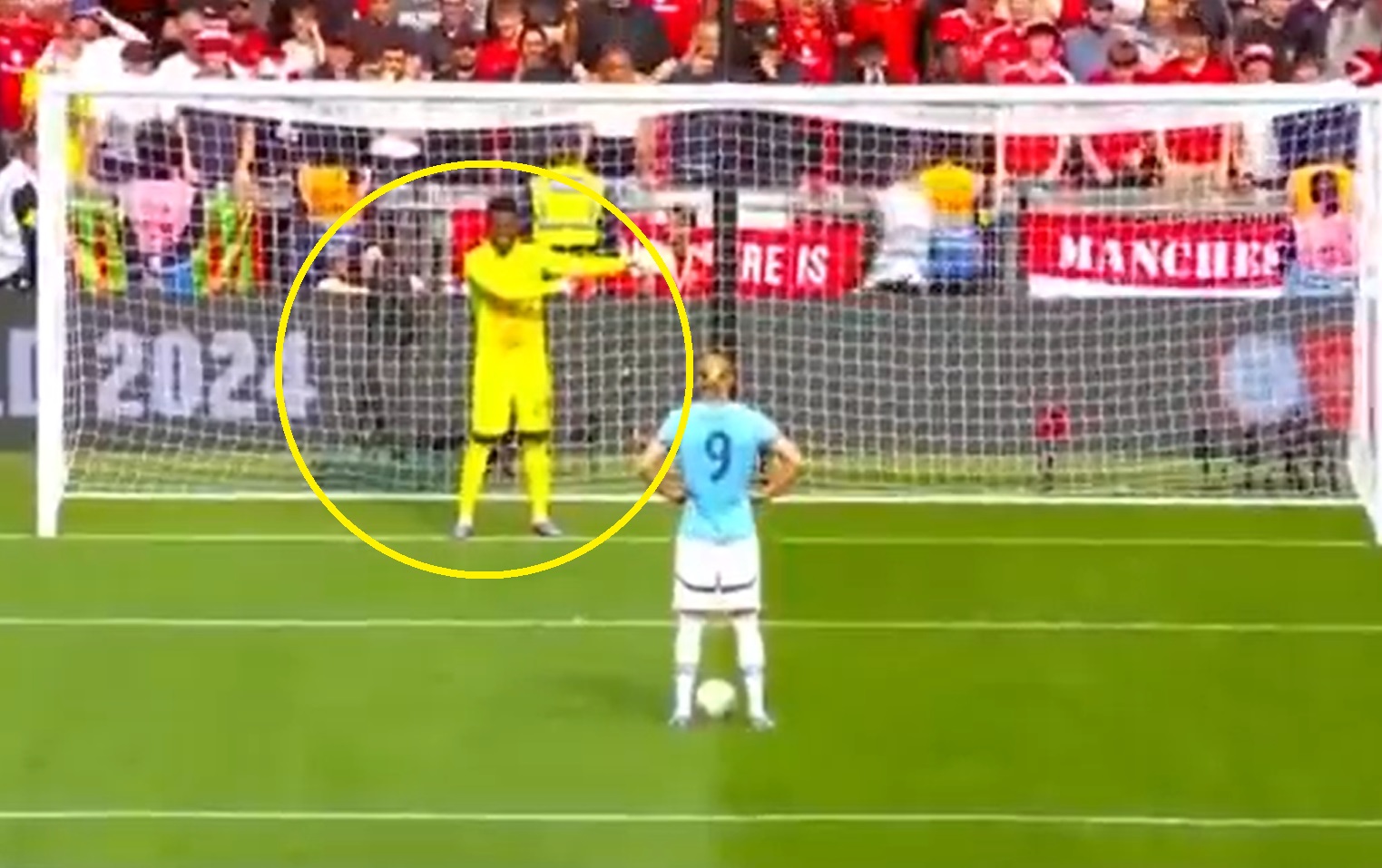 Onana chciał wejść do głowy Haalanda. Katastrofa [WIDEO]