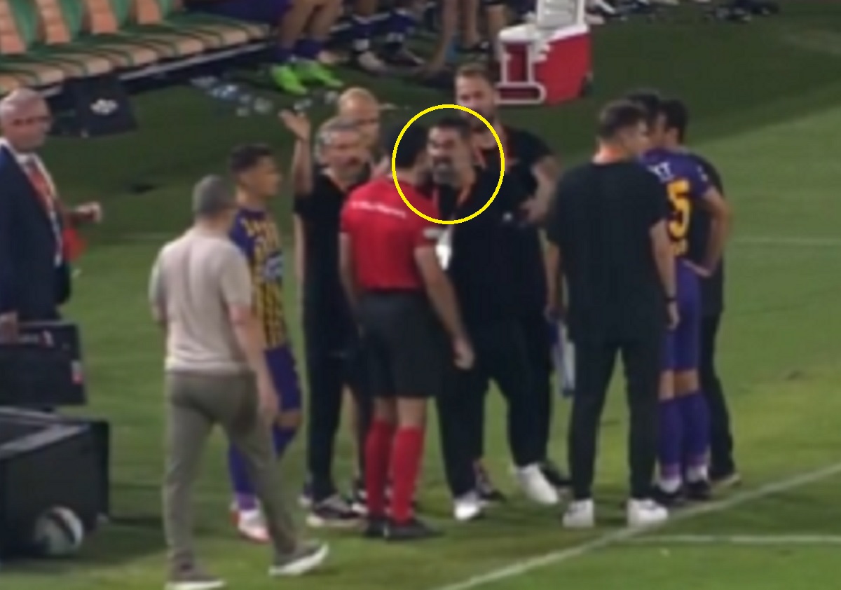 Były gracz Barcelony wstał z ławki i się zaczęło. Wyleciał z boiska [WIDEO]