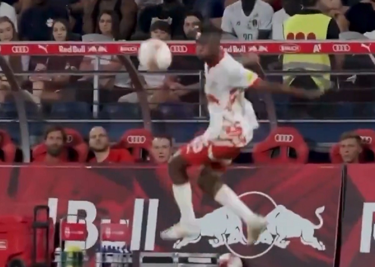 Jak on to przyjął? Finezyjny popis piłkarza w eliminacjach LM [WIDEO]