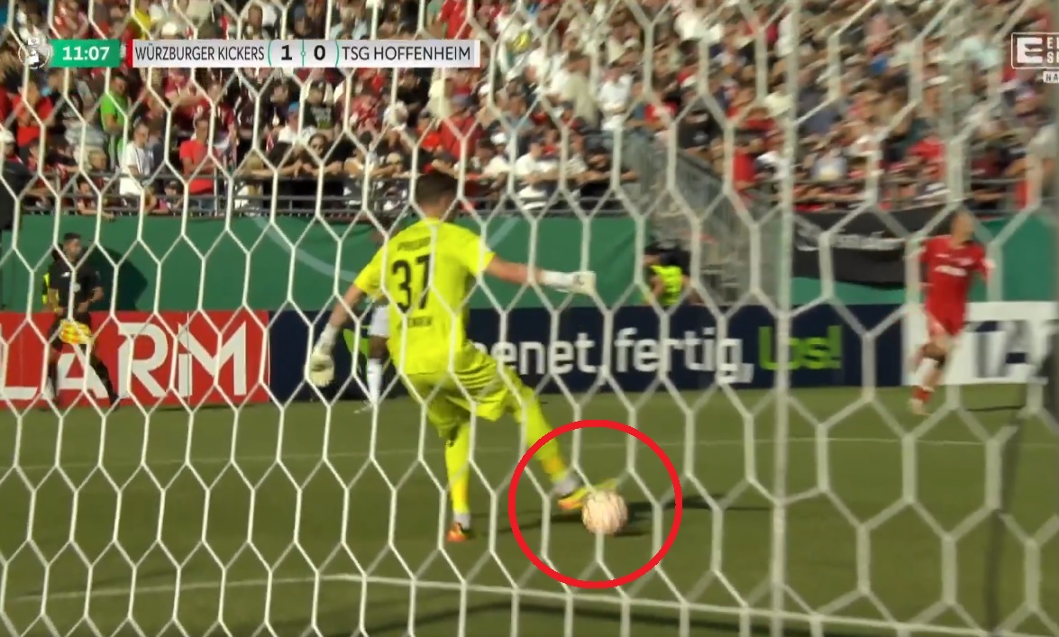 Zaćmienie bramkarzy z Bundesligi! Kiksy w Pucharze Niemiec [WIDEO]