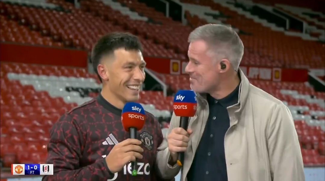 Carragher nagle stanął przy graczu United. Neville tylko parsknął [WIDEO]