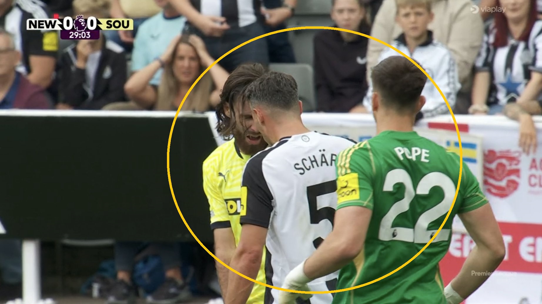 Został sfaulowany i wyleciał z boiska. Kuriozum w Premier League [WIDEO]