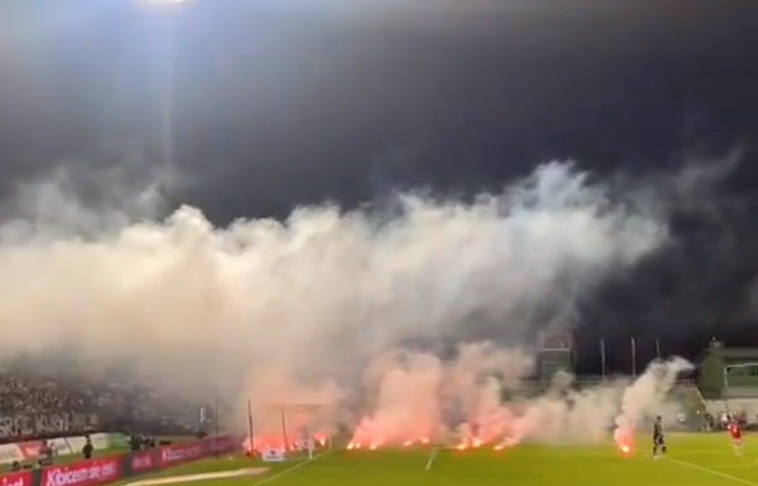 Skandaliczne zachowanie kibiców ŁKS-u. Straż pożarna w akcji [WIDEO, AKTUALIZACJA]