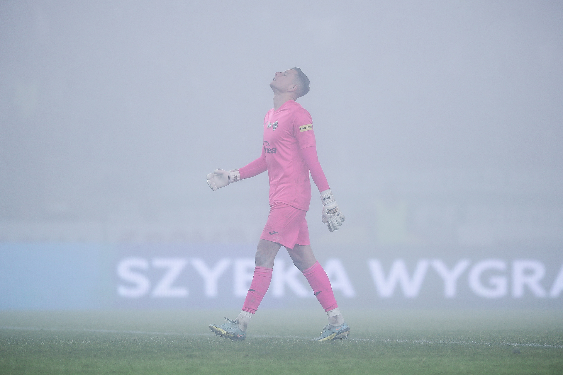 Co wymyślił bramkarz? Od tego gola aż szczypią oczy [WIDEO]