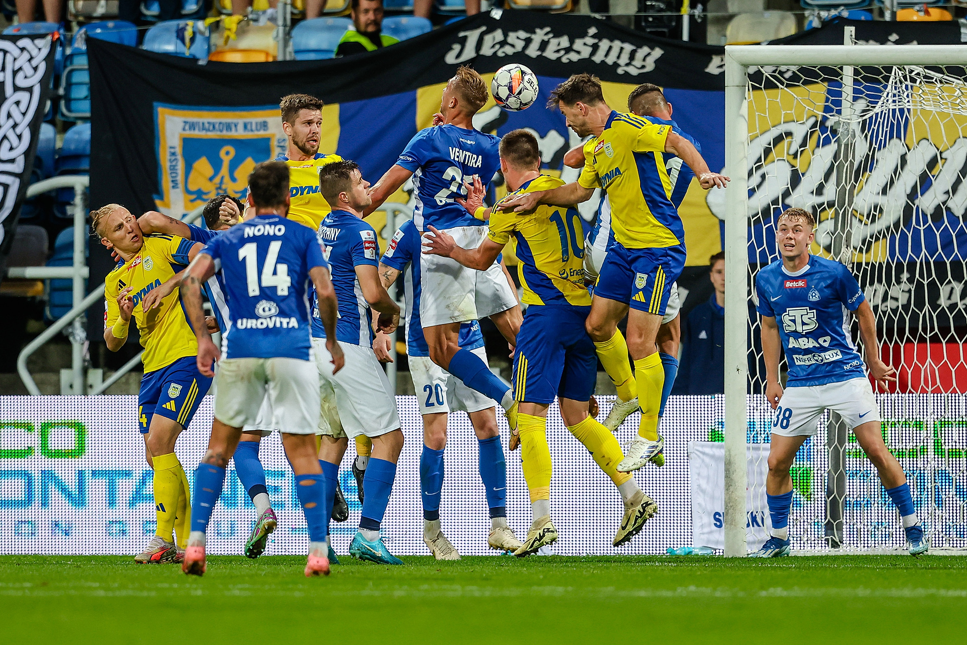 Popis nieskuteczności i dwa nieuznane gole. Arka straciła punkty z Ruchem [WIDEO]
