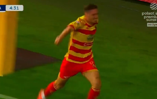 Jagiellonia zaskoczyła Ajax! Klops bramkarza i linijka w akcji [WIDEO]