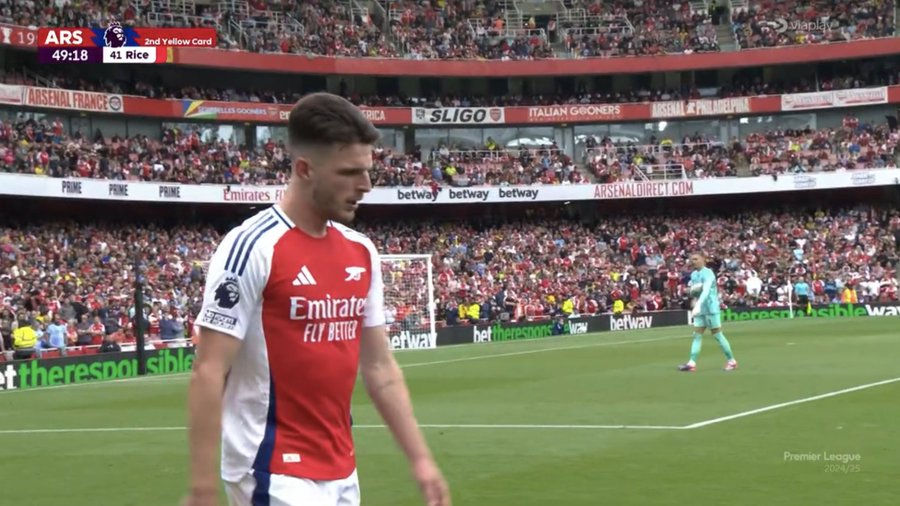Szokująca kartka w Premier League! Arsenal zatrzymany [WIDEO]