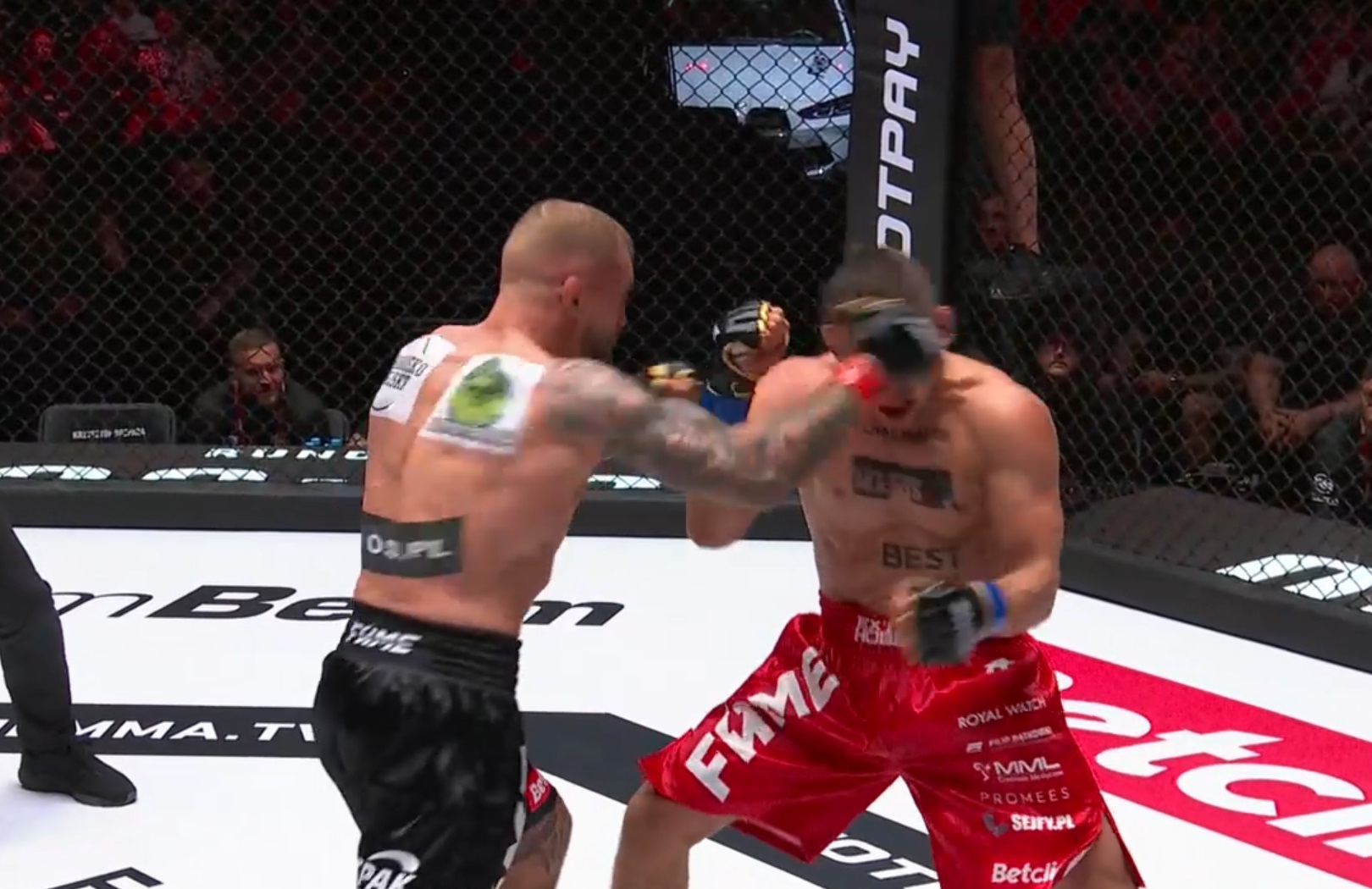 Były mistrz KSW zwycięski w Fame MMA! Mordercze starcie [WIDEO]