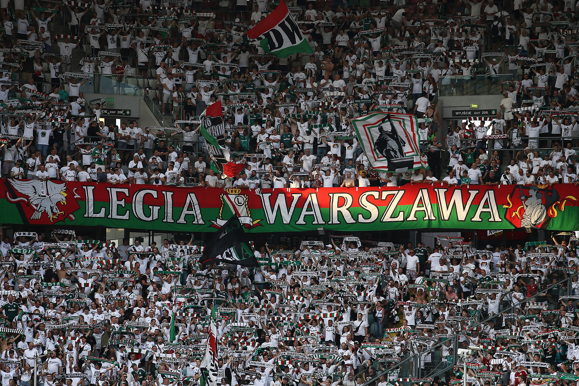 "Hejterzy? Zastanawiam się, czy to dalej kibice Legii". Dyrektor klubu odpiera ataki