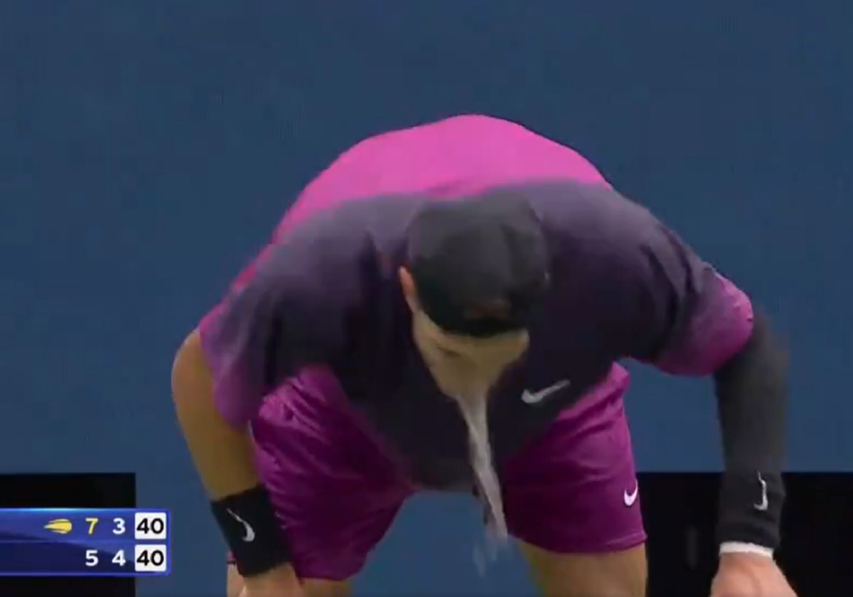 Szok na US Open. Rywal Sinnera zwymiotował na korcie [WIDEO]