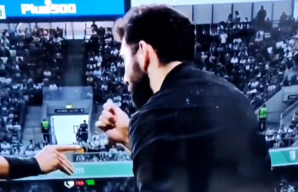 Feio ukręcił na siebie bicz. Sędzia zareagował na jego "prośbę" [WIDEO]