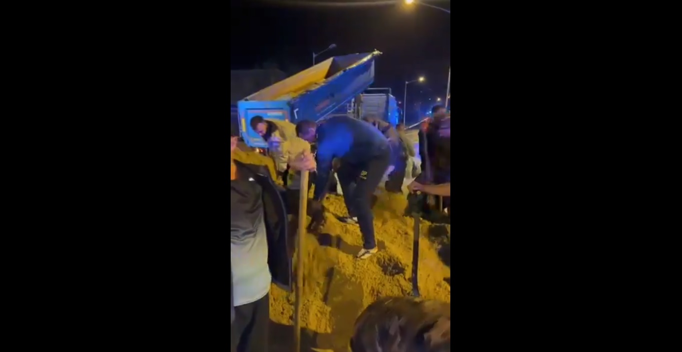 Wicemistrz świata pracuje przy umacnianiu wałów. Sytuacja jest krytyczna [WIDEO]