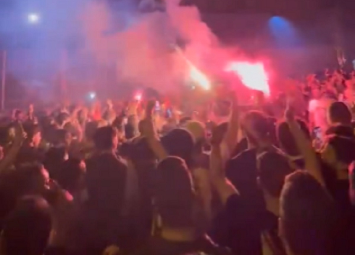 Kompletne szaleństwo! Martial przywitany przez tłumy kibiców [WIDEO]