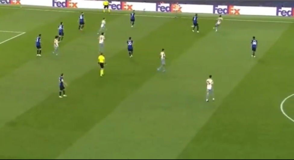 Cyrk w meczu City. Pomylił kolegę z sędzią [WIDEO]