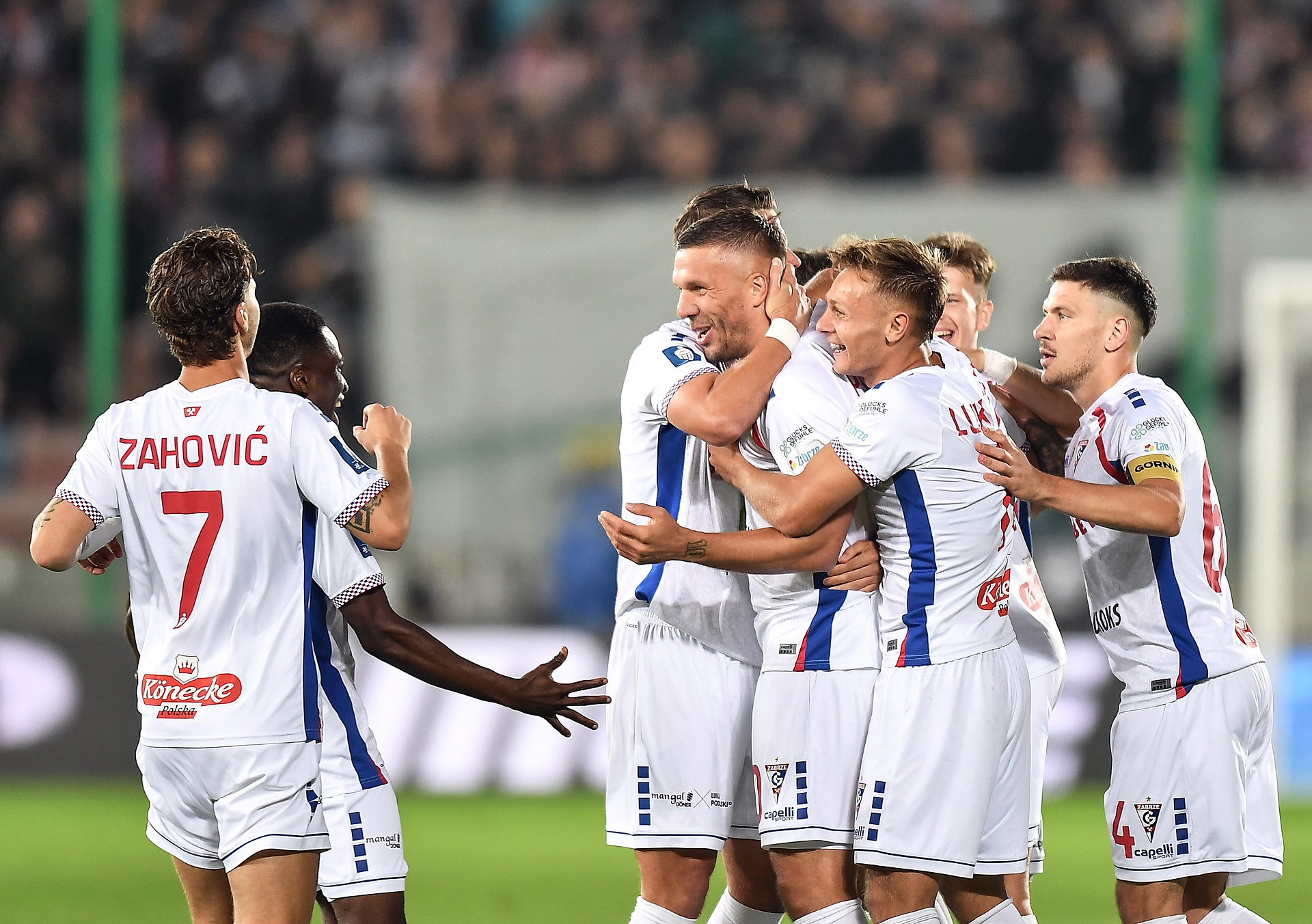 Show Podolskiego! Patrzeć i podziwiać, fenomenalny dublet [WIDEO]