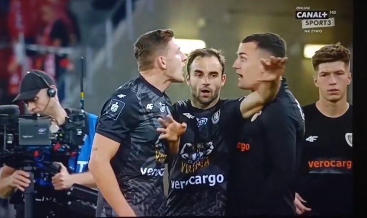 Kłótnia kolegów z drużyny! Absurd po porażce w Ekstraklasie [WIDEO]