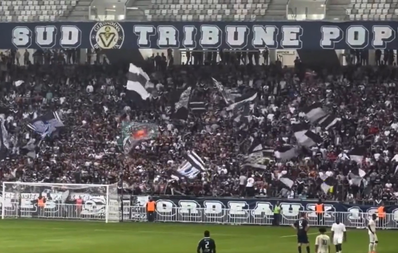 Słynny klub spadł na dno. Trybuny nadal robią wrażenie [WIDEO]