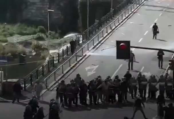 Ostra bijatyka po meczu. Słynne derby w cieniu skandalu [WIDEO]