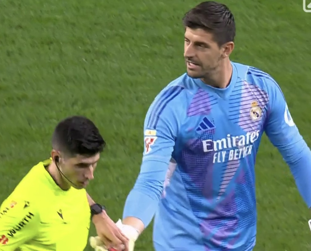 Derby Madrytu przerwane! Piłkarze Realu obrzuceni [WIDEO, AKUTALIZACJA]
