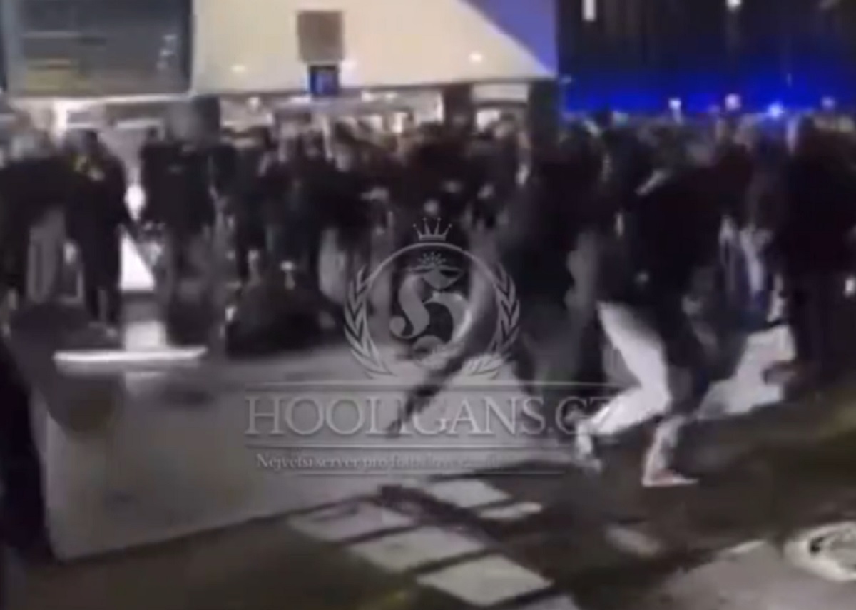 Bijatyka po meczu Ligi Europy. Kibice oskarżeni o oplucie flagi [WIDEO]