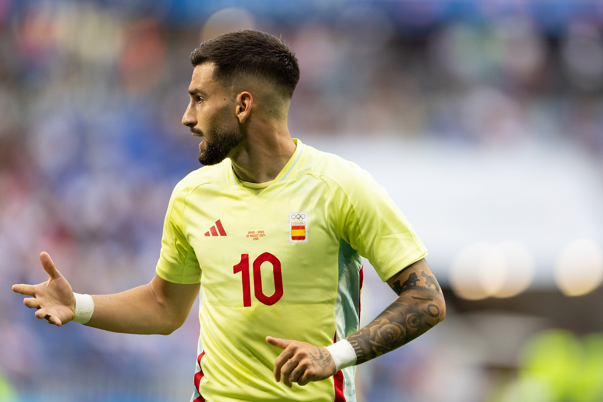 Jak Xavi i Iniesta. Geniusz sypie asystami, marzy o Barcelonie