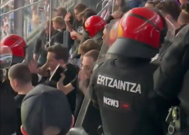 Policja weszła na sektor gości! Zadyma w Lidze Europy [WIDEO]