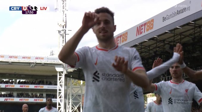 Triumf i kontuzja lidera! Liverpool wciąż na szczycie Premier League [WIDEO]