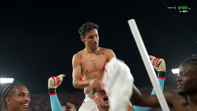 Sevilla oddała hołd Navasowi. Piękne obrazki po derbach [WIDEO]