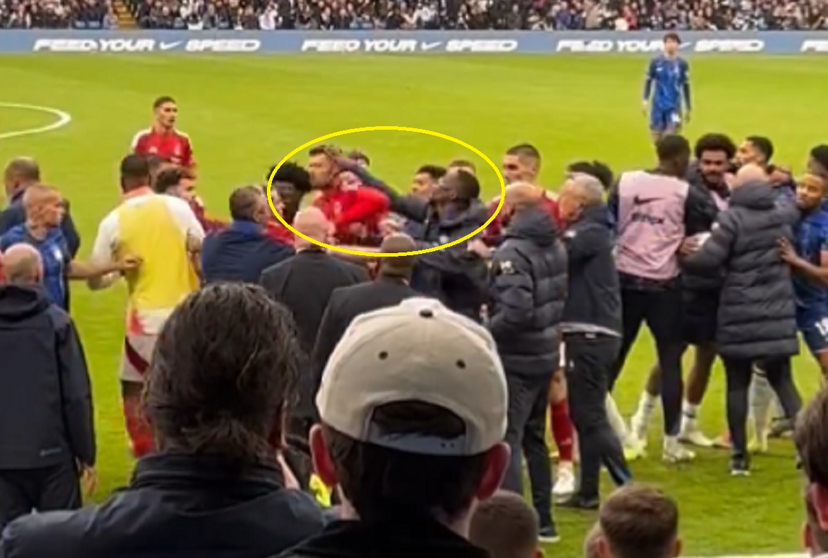 Gwiazdor Chelsea chwycił rywala za twarz. Wtedy się zaczęło [WIDEO]