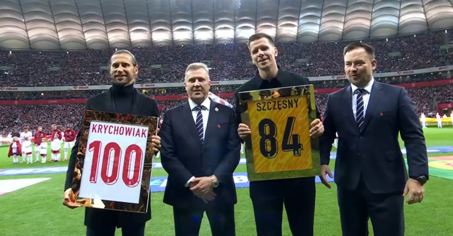 Krychowiak i Szczęsny pożegnali się z kadrą. Wzruszające chwile na Narodowym [WIDEO]